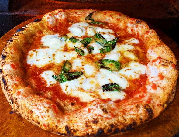 Neapolitan margherita with fresh basil